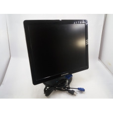 Monitor LCD 17 Pol. Samsung SyncMaster 761BF-S Ergonômico (com risco)